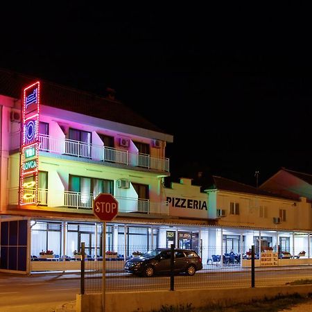 Motel "Tri Lovca" Knin Extérieur photo